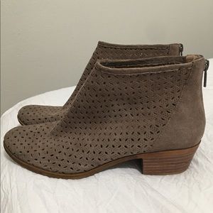Lucky Brand tan booties